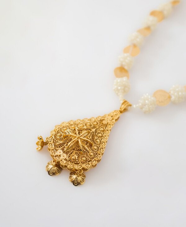 Collier d'ambre blanc
