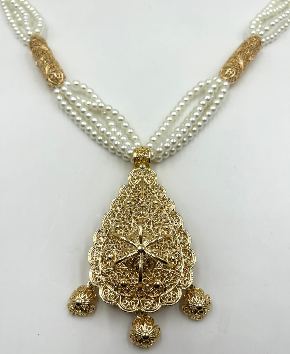 Collier de perle à pendentif