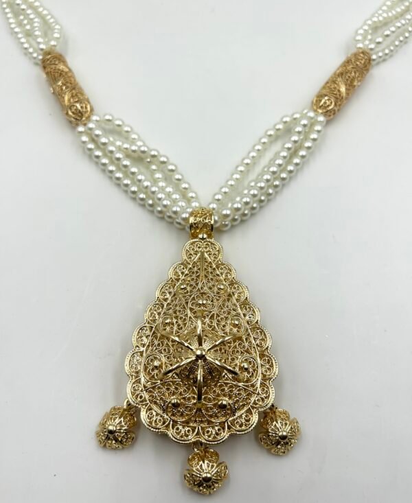 Collier de perle à pendentif